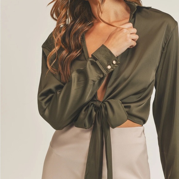 MABLE Jennifer SATIN Olive Tie-Front Blouse Medium - Picture 3 of 9